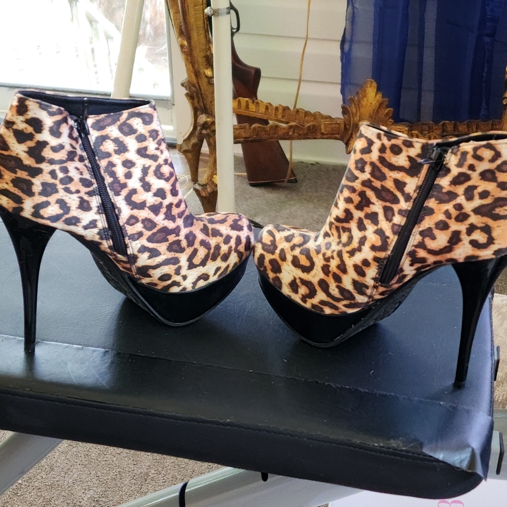 Bamboo Ankle Boots 8 1/2 Leopard New. Never Worn.